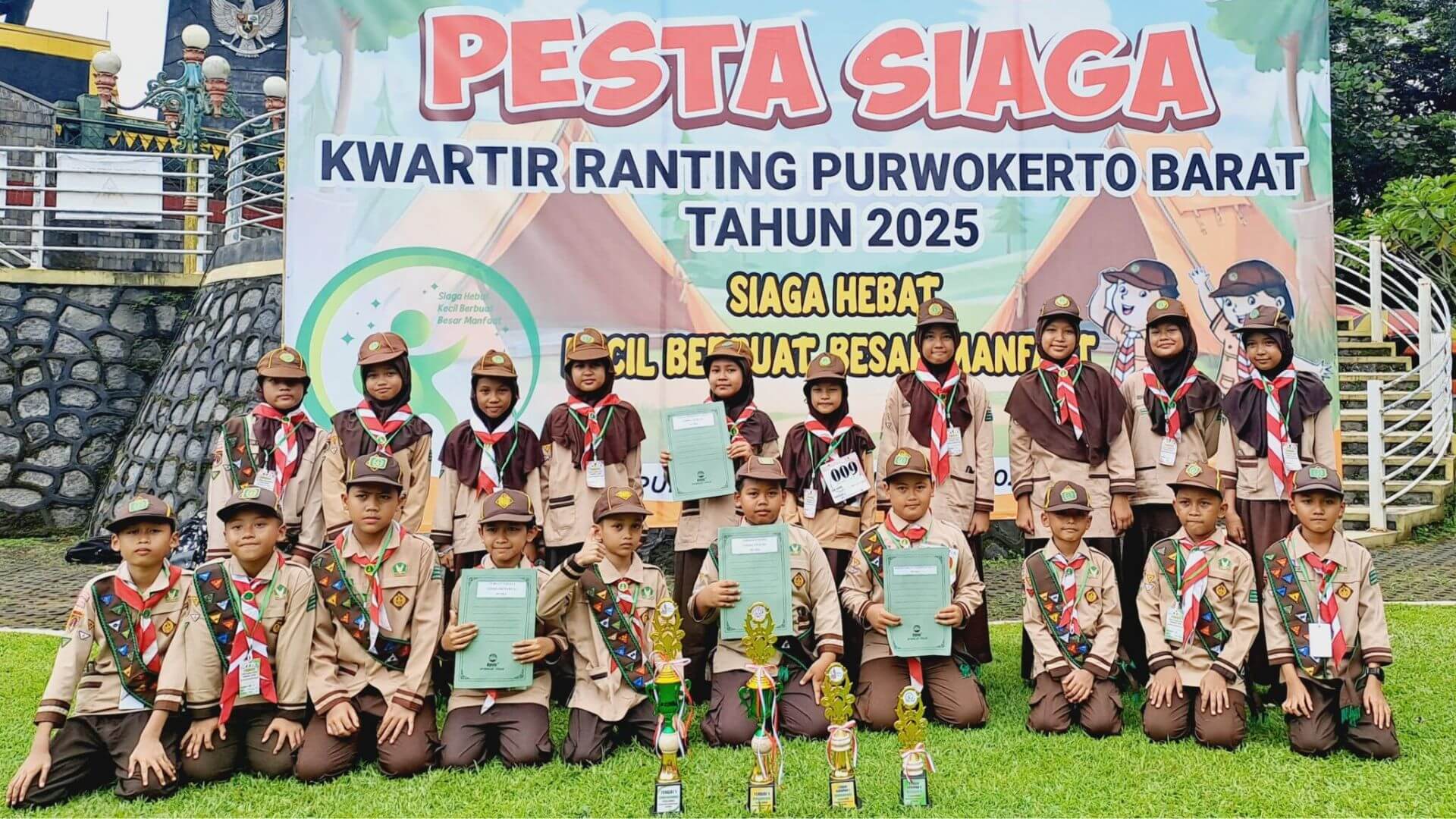 Pasukan Siaga MI Darul Hikmah Raih Prestasi Membanggakan di Pesta Siaga 2025!